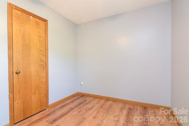 12 Mid Court Drive, Asheville, NC 28804