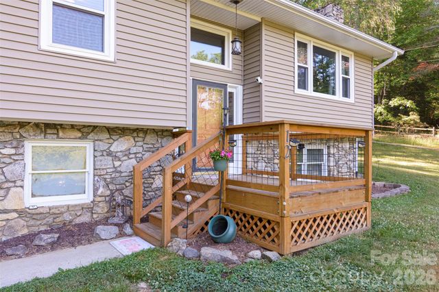 12 Mid Court Drive, Asheville, NC 28804