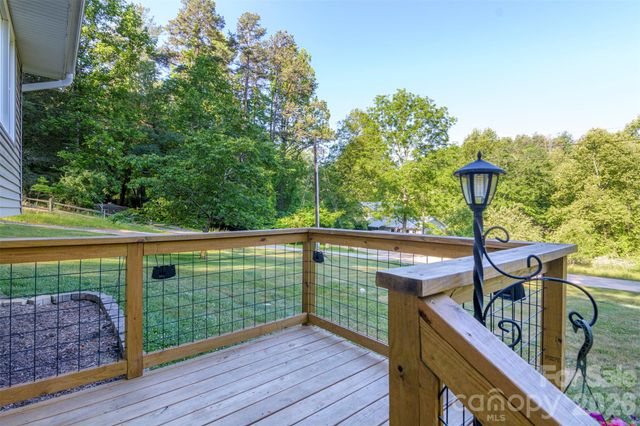12 Mid Court Drive, Asheville, NC 28804