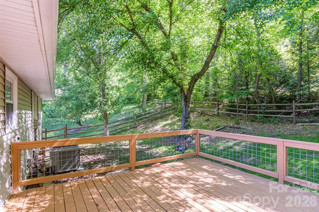 12 Mid Court Drive, Asheville, NC 28804