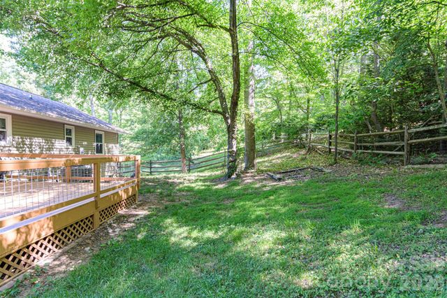 12 Mid Court Drive, Asheville, NC 28804