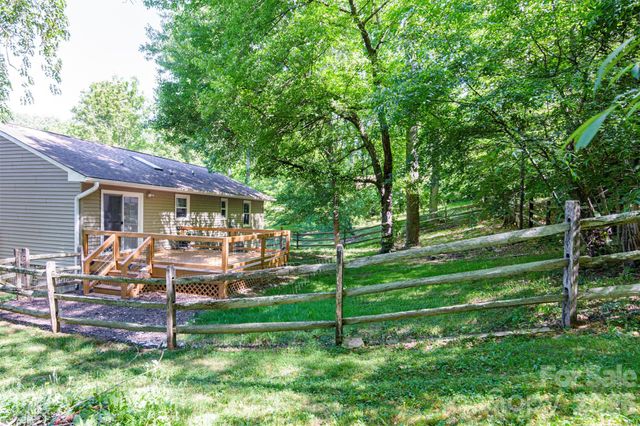 12 Mid Court Drive, Asheville, NC 28804