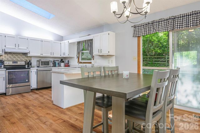 12 Mid Court Drive, Asheville, NC 28804