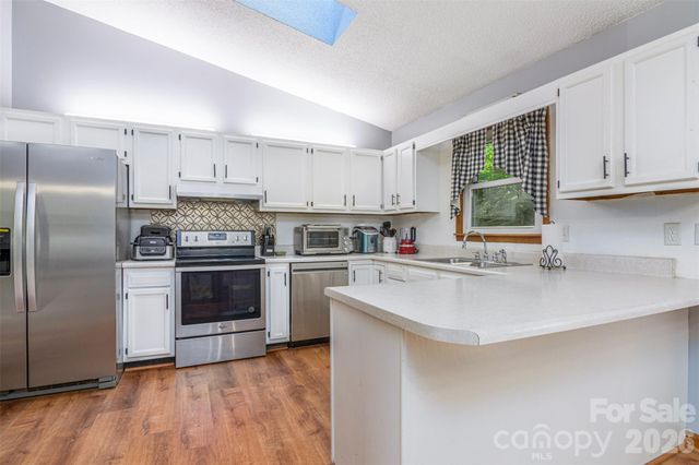 12 Mid Court Drive, Asheville, NC 28804