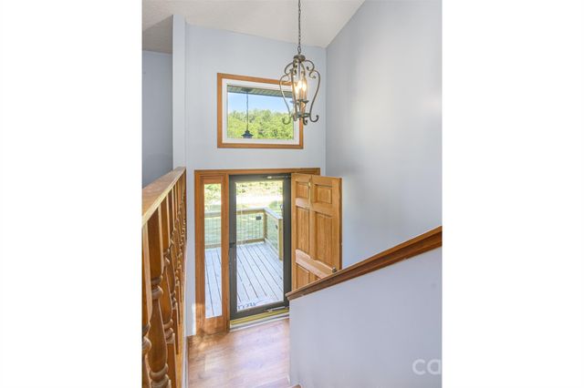 12 Mid Court Drive, Asheville, NC 28804