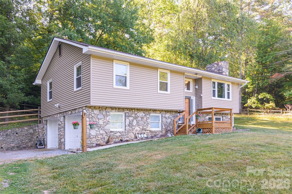 12 Mid Court Drive, Asheville, NC 28804