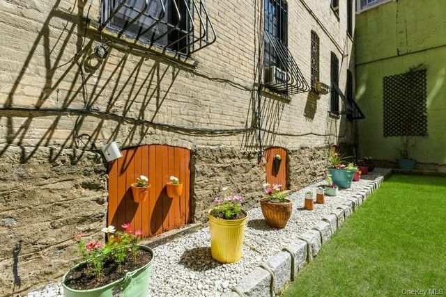 35 Crown Street 3C, Brooklyn, NY 11225