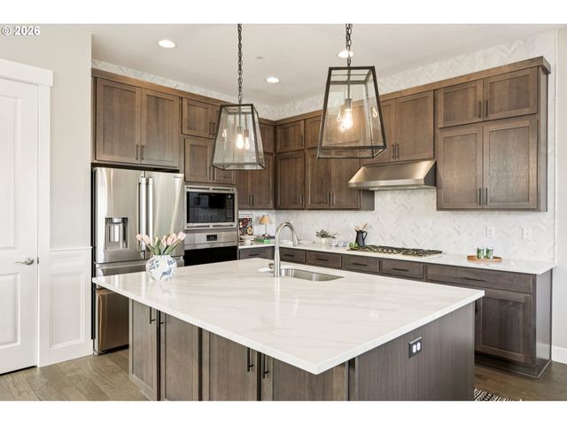 8189 Sw OLDHAM Dr, Beaverton, OR 97007