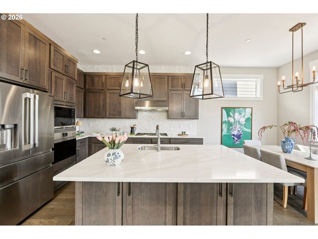 8189 Sw OLDHAM Dr, Beaverton, OR 97007
