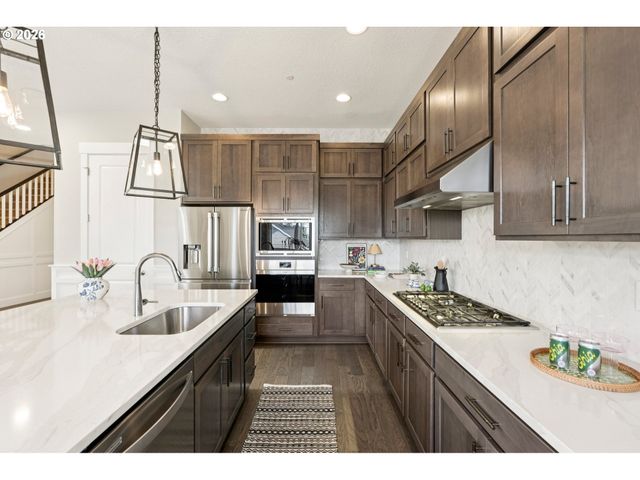 8189 Sw OLDHAM Dr, Beaverton, OR 97007