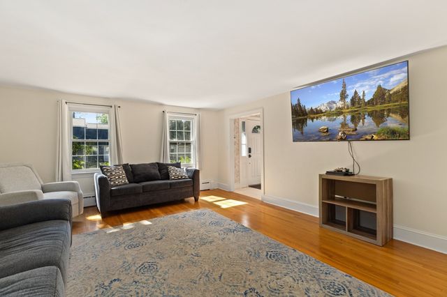 53 Eleanor St, Dartmouth, MA 02747
