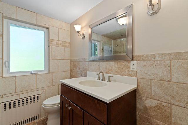 53 Eleanor St, Dartmouth, MA 02747