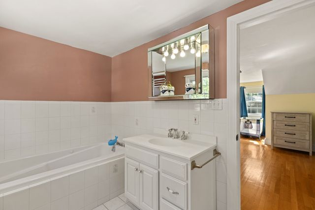 53 Eleanor St, Dartmouth, MA 02747