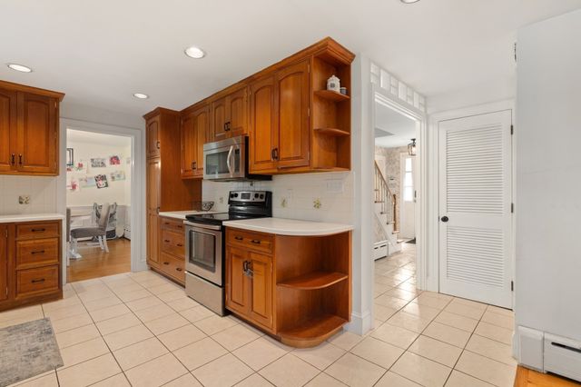 53 Eleanor St, Dartmouth, MA 02747
