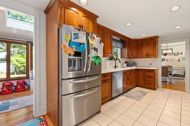 53 Eleanor St, Dartmouth, MA 02747
