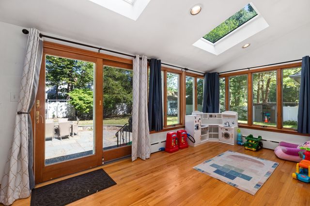 53 Eleanor St, Dartmouth, MA 02747