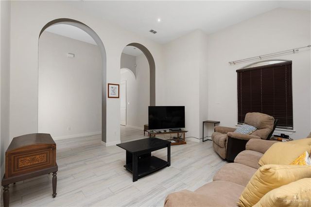 210 N 18th Street, Hidalgo, TX 78557