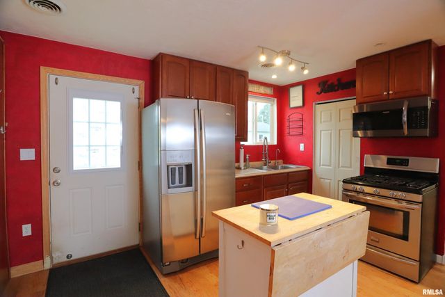 207 DECATUR Road, Marquette Heights, IL 61554