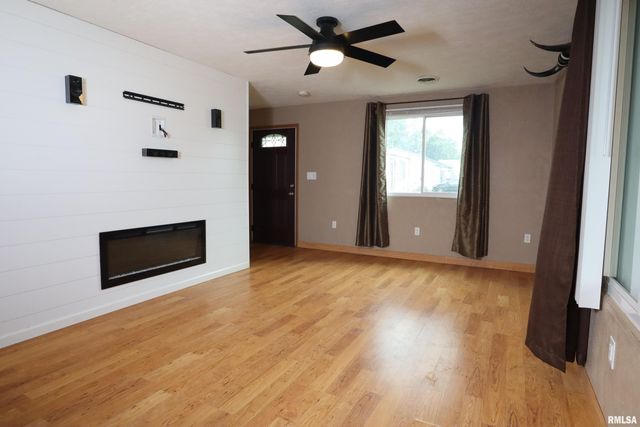 207 DECATUR Road, Marquette Heights, IL 61554