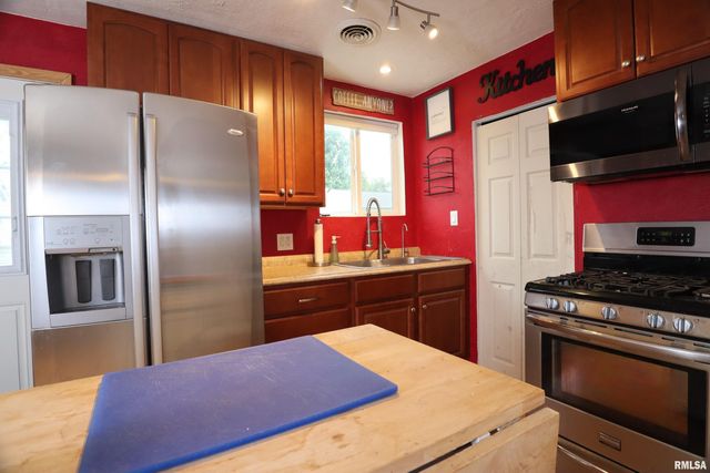 207 DECATUR Road, Marquette Heights, IL 61554
