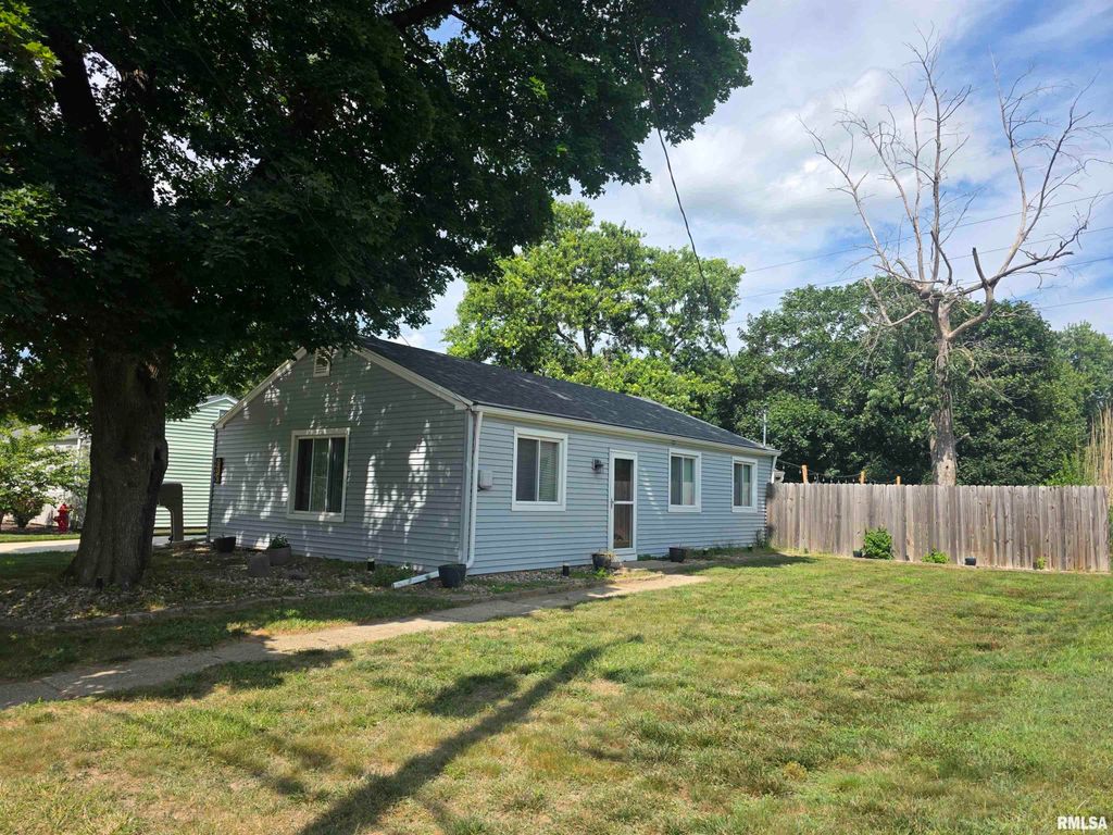 207 DECATUR Road, Marquette Heights, IL 61554