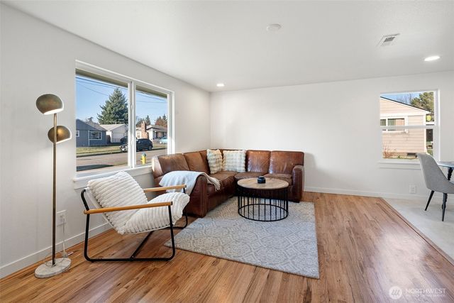 3238 Robin Avenue, Bremerton, WA 98310