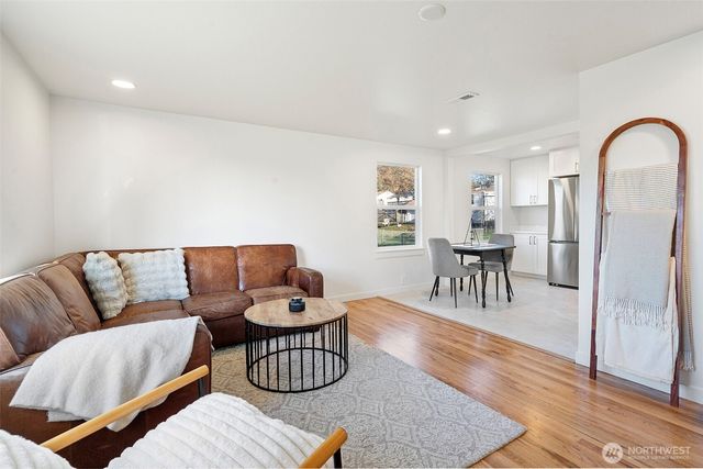 3238 Robin Avenue, Bremerton, WA 98310