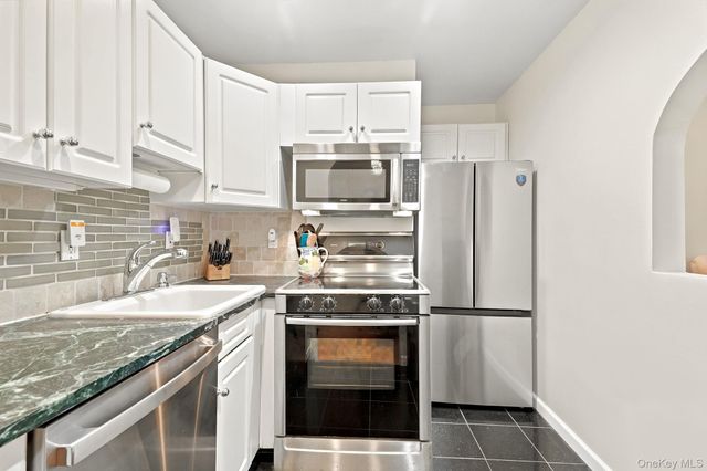 910 Stuart Avenue 2EF, Mamaroneck, NY 10543