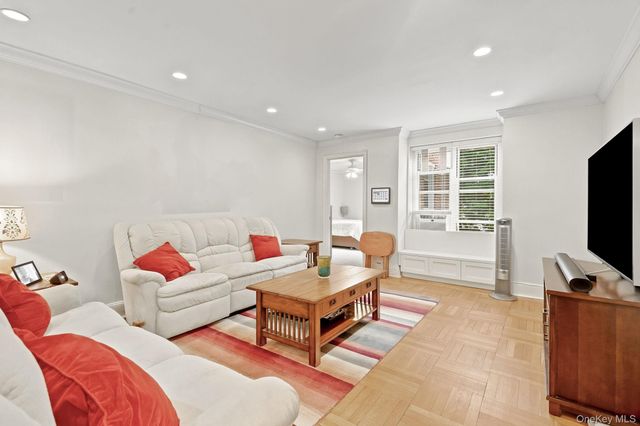 910 Stuart Avenue 2EF, Mamaroneck, NY 10543