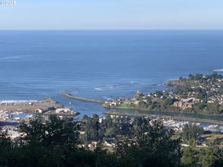 Dale Ct 2, Brookings, OR 97415