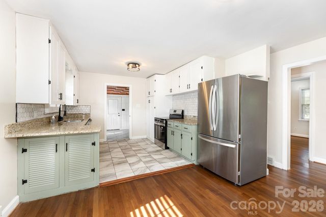1355 Leheigh Court, Winston Salem, NC 27103