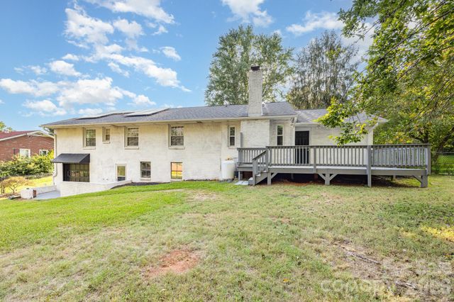 1355 Leheigh Court, Winston Salem, NC 27103