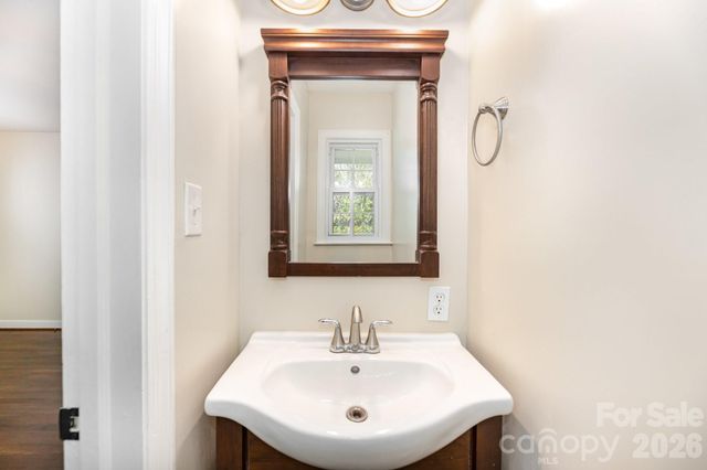 1355 Leheigh Court, Winston Salem, NC 27103