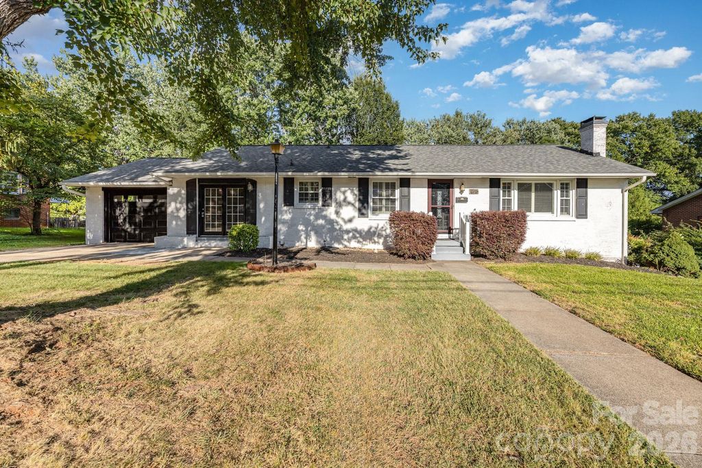 1355 Leheigh Court, Winston Salem, NC 27103