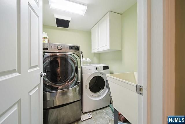 2 Candlewood Drive, Old Tappan, NJ 07675