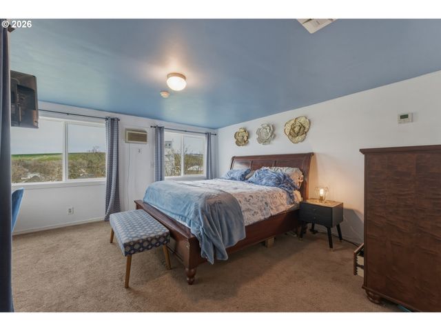 1325 COLLEGE St, Milton Freewater, OR 97862