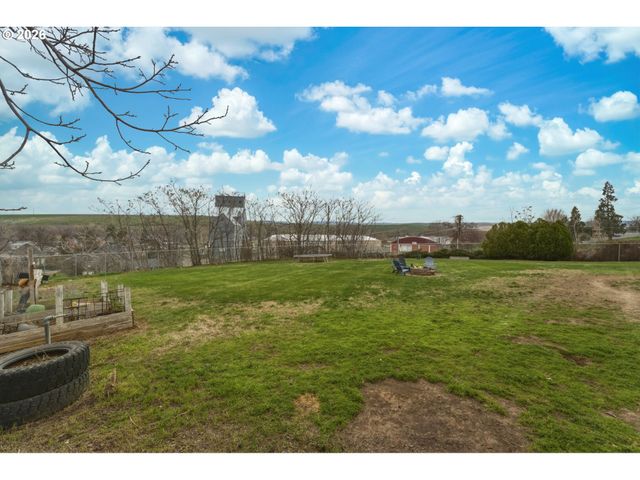 1325 COLLEGE St, Milton Freewater, OR 97862