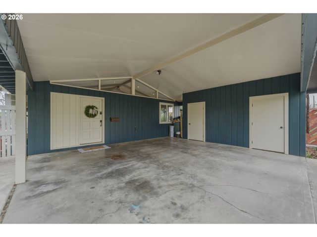 1325 COLLEGE St, Milton Freewater, OR 97862