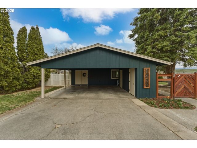 1325 COLLEGE St, Milton Freewater, OR 97862