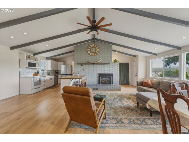 1325 COLLEGE St, Milton Freewater, OR 97862