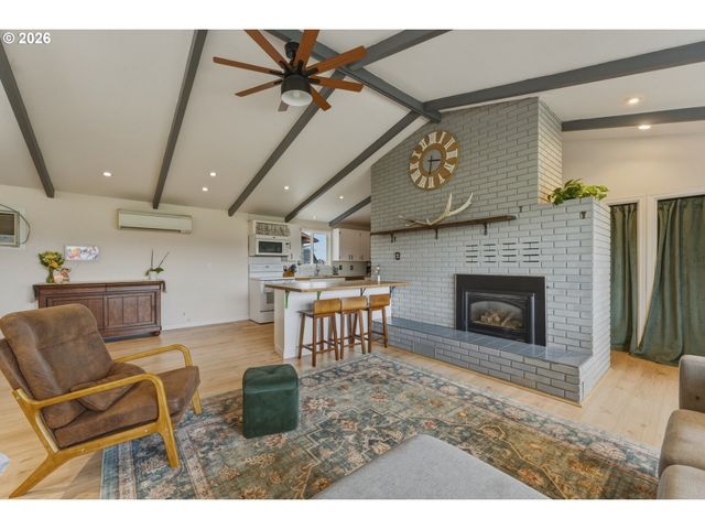 1325 COLLEGE St, Milton Freewater, OR 97862