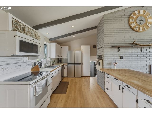 1325 COLLEGE St, Milton Freewater, OR 97862