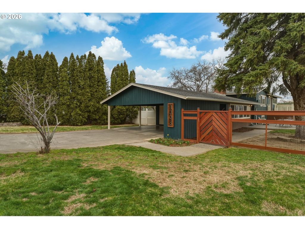 1325 COLLEGE St, Milton Freewater, OR 97862