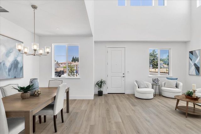2080 Zane Way, Turlock, CA 95382