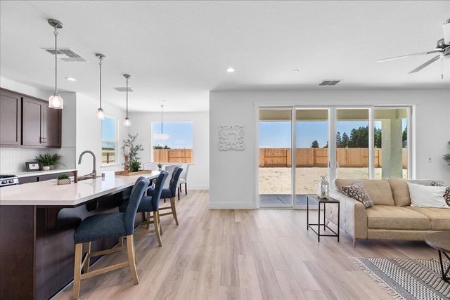 2080 Zane Way, Turlock, CA 95382