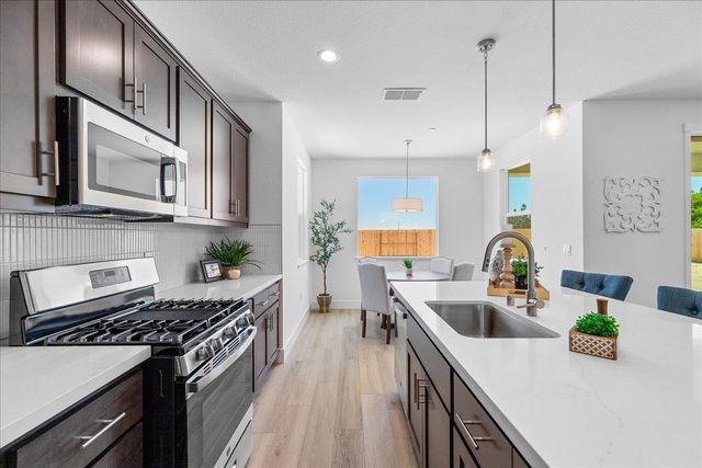 2080 Zane Way, Turlock, CA 95382