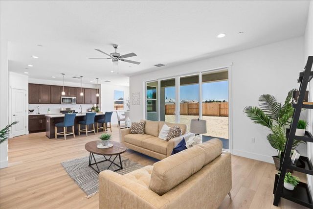 2080 Zane Way, Turlock, CA 95382