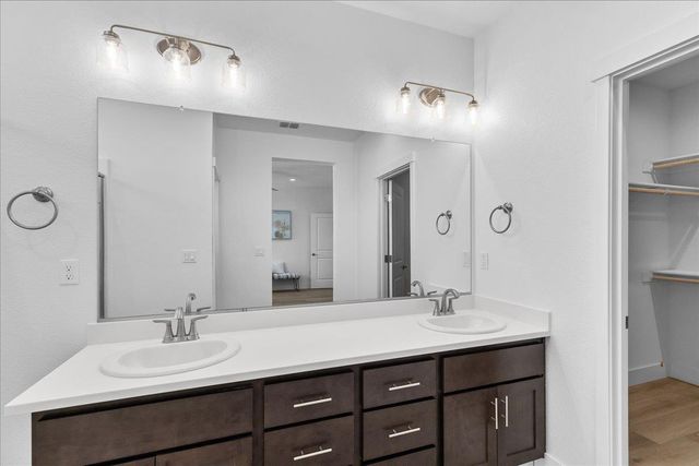 2080 Zane Way, Turlock, CA 95382