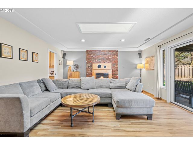 12653 Ne Hassalo St, Portland, OR 97230