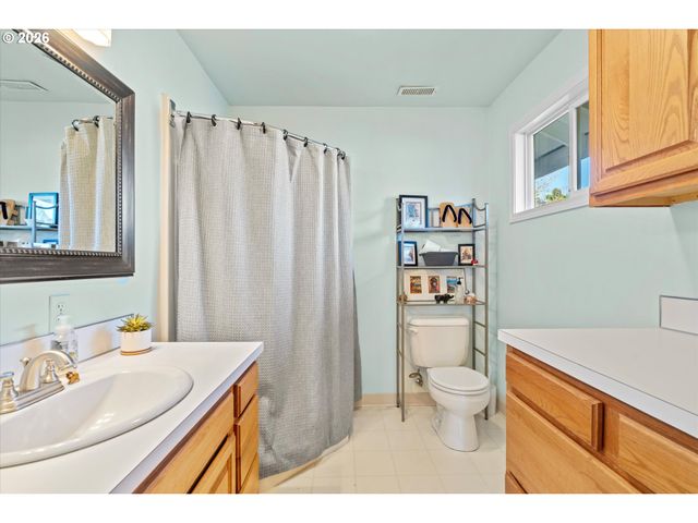 12653 Ne Hassalo St, Portland, OR 97230